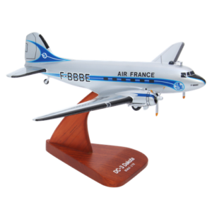 Maquette DC-3 F-BBBE Air France (toit blanc) résine 1/72e avec socle demi  globe – Socatec